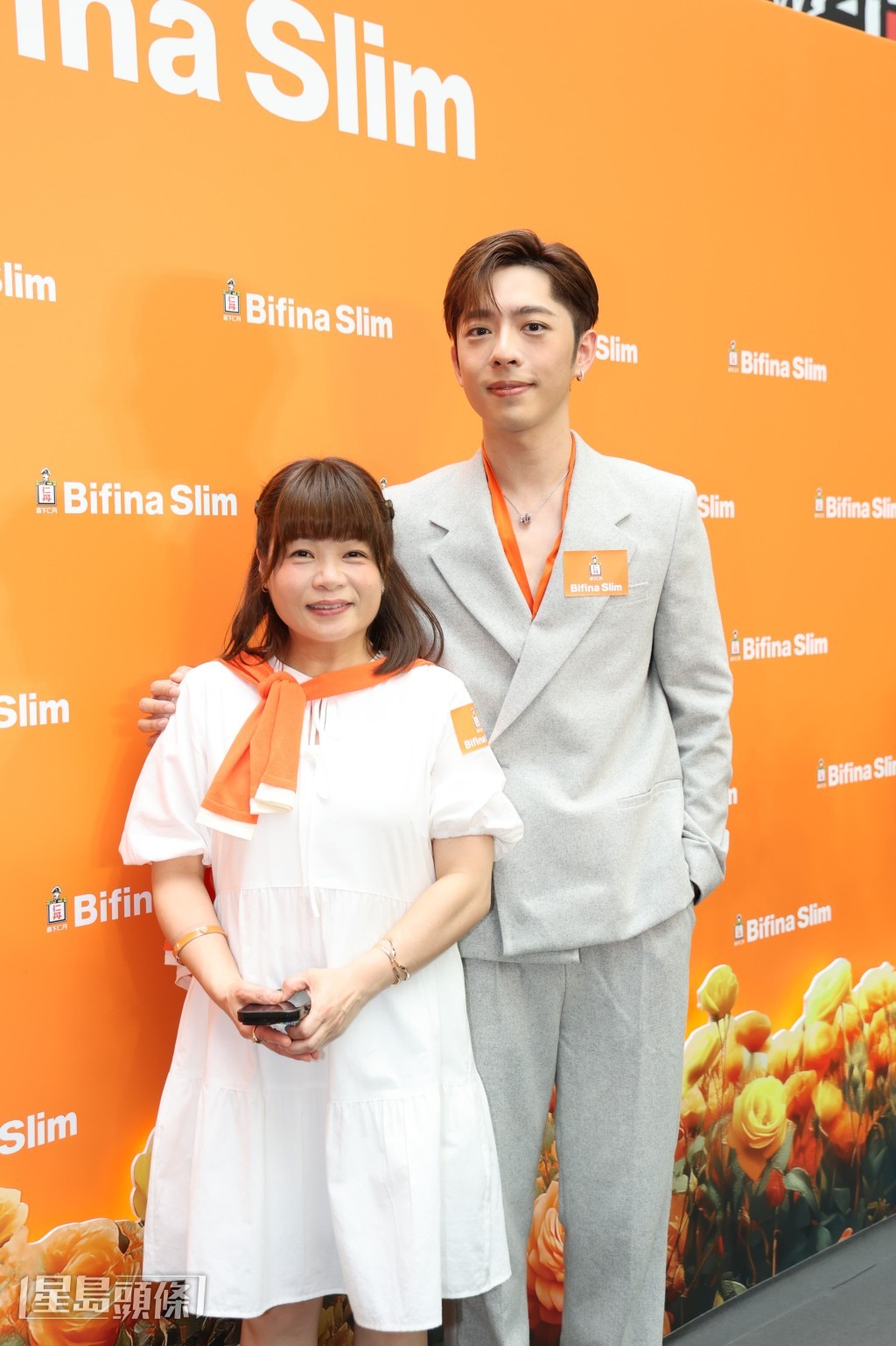 活動找來小儀做主持人。 活動找來小儀做主持人。