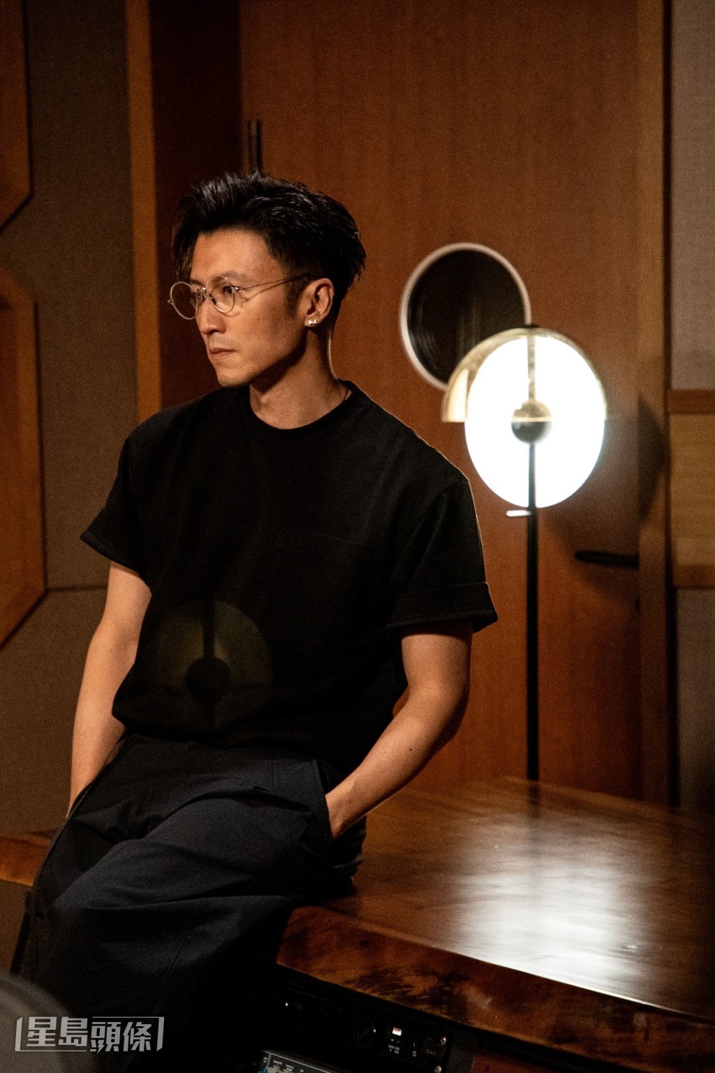 另外又加入現代編曲及大提琴元素,為歌曲注入全新生命。 另外又加入現代編曲及大提琴元素,為歌曲注入全新生命。