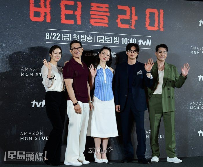 金泰希與Daniel Kim（左二）、金智勳（右二）等今日再出席《Butterfly》發布會。