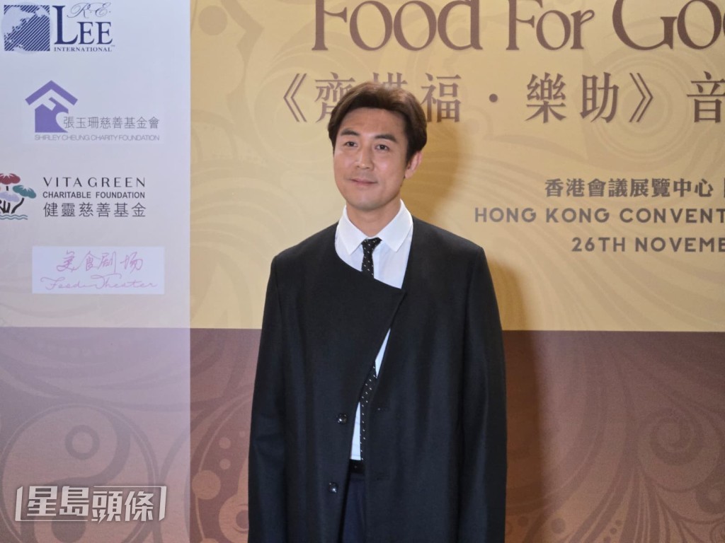 同場的譚俊彥炮製湯品義賣及唱歌。