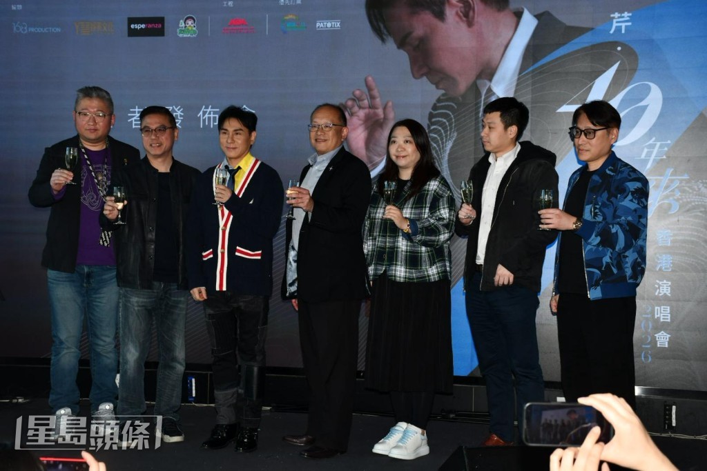 席上播出了Chris 全新創作的歌曲《數十年後》。