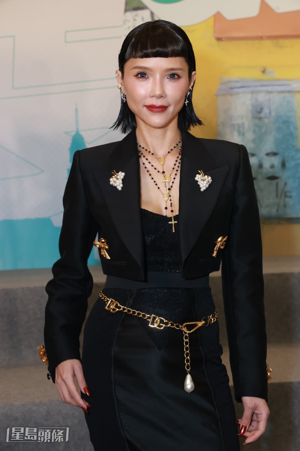 方皓玟早前因食得太多榴槤乾上火而失聲，導致要取消演唱會。