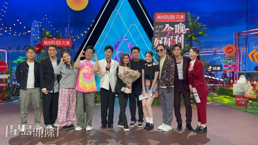 一班演員聯同吳啟華與梁競徽於珠海出席直播節目,《執法者們》監製樂易玲到場探班。 一班演員聯同吳啟華與梁競徽於珠海出席直播節目,《執法者們》監製樂易玲到場探班。