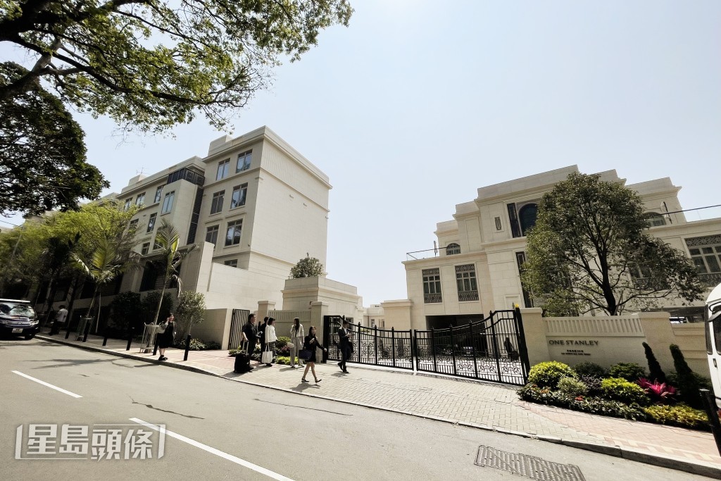 建灝發展的赤柱超級豪宅ONE STANLEY本月暫錄5宗成交,其中兩宗的成交價逾5000萬元。 建灝發展的赤柱超級豪宅ONE STANLEY本月暫錄5宗成交,其中兩宗的成交價逾5000萬元。
