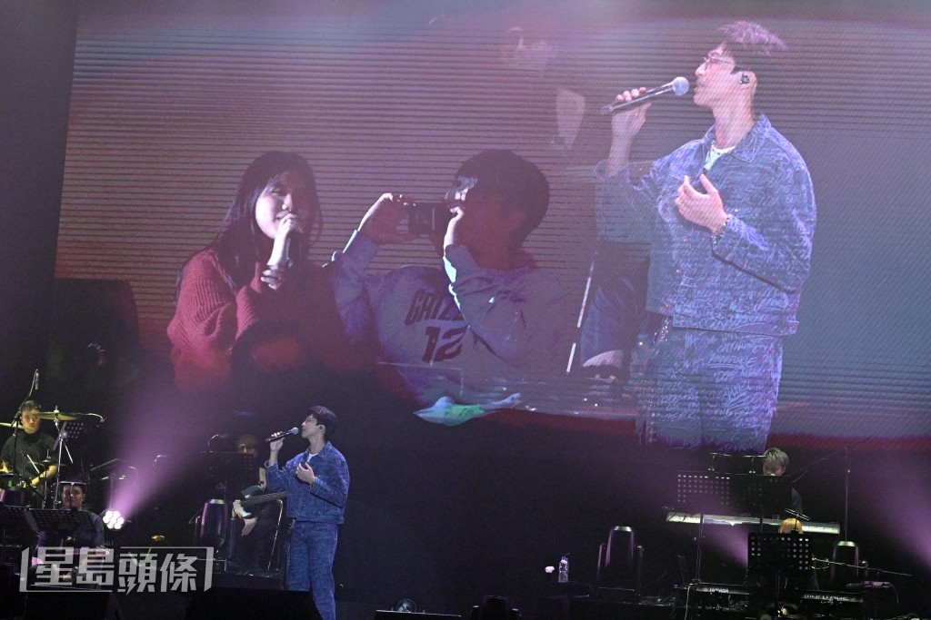 坤哥的女忠粉说喜欢他十年，女粉丝身边的男士也向她示爱。