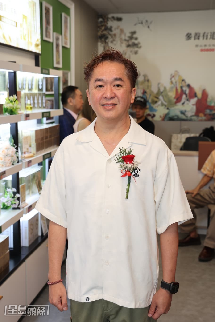 講到梅艷芳骨灰被盜一事,鄧兆尊表示新聞出之前已知道此事。 講到梅艷芳骨灰被盜一事,鄧兆尊表示新聞出之前已知道此事。