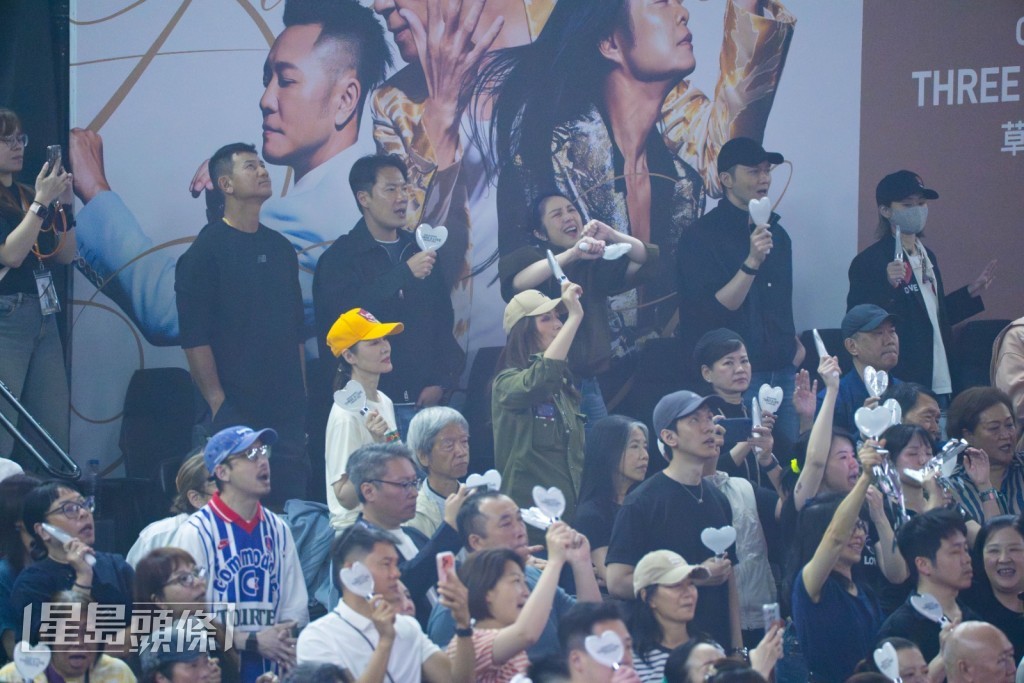 丁子高與楊千嬅亦睇得非常興奮。