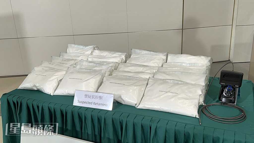 海關展示有關證物。楊偉亨攝 海關展示有關證物。楊偉亨攝