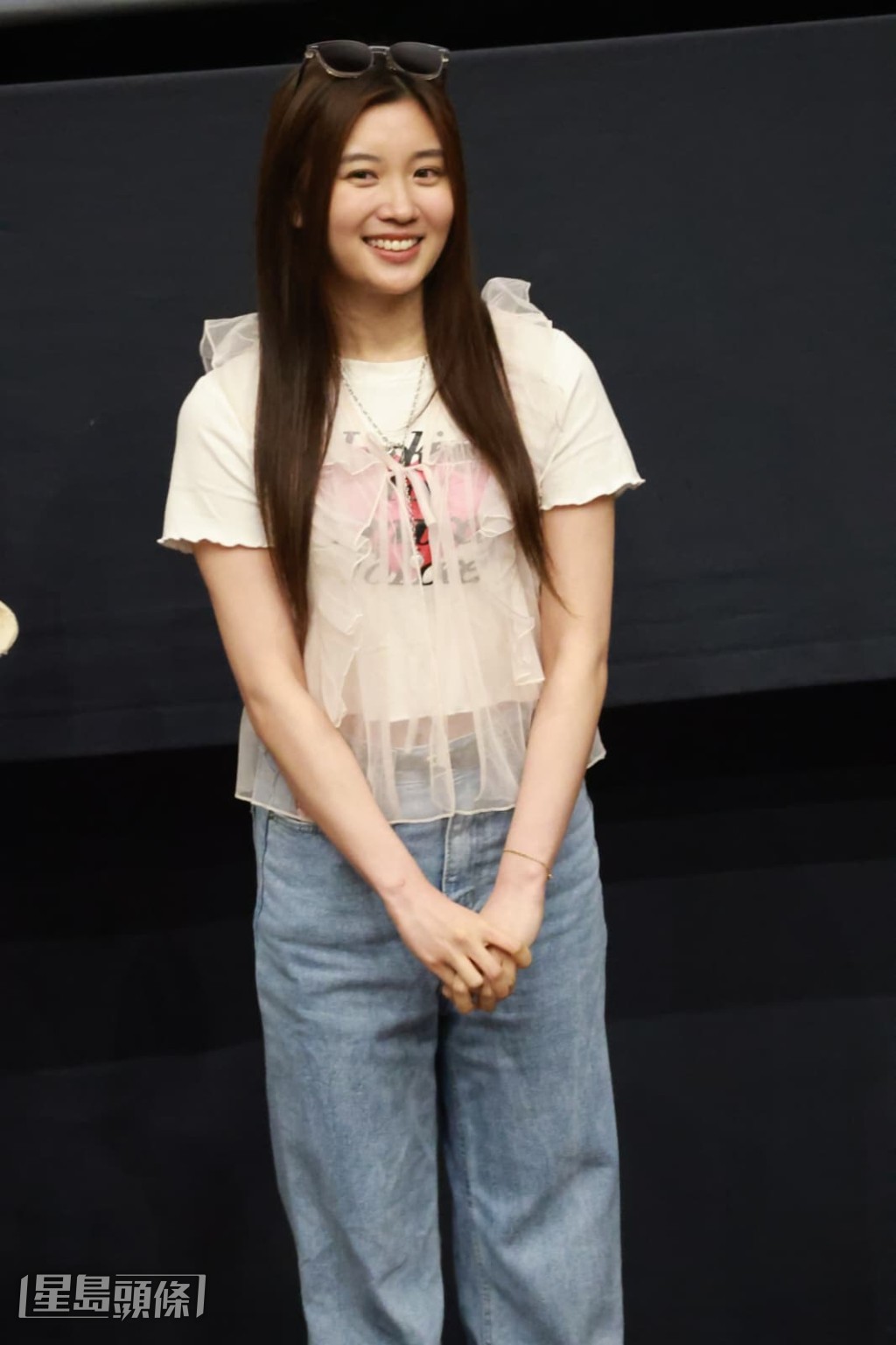 王家晴指自己只是企定定,演戲部分相對楊樂文簡單。 王家晴指自己只是企定定,演戲部分相對楊樂文簡單。