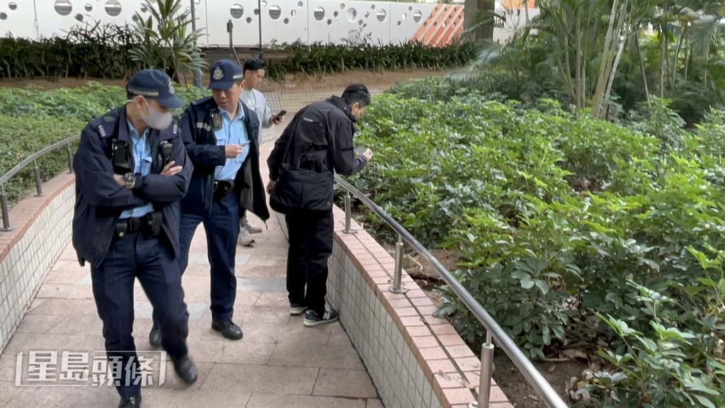 警方在場調查。楊偉亨攝 警方在場調查。楊偉亨攝