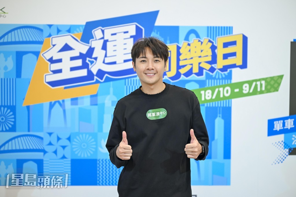 Gordon是香港明星足球隊成員，每個星期到不同地方踢波。