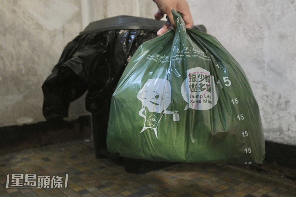 政府明日（27日）將公布垃圾收費路向。陳浩元攝