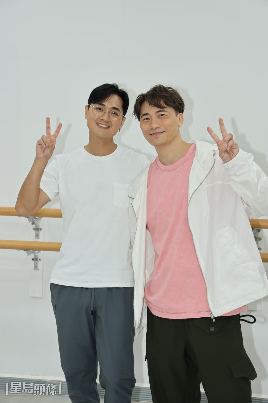 黃劍文、鄭俊弘為將於1月16日起在戲曲中心大劇院上演合共7場的《為你鍾情》音樂劇採排。 黃劍文、鄭俊弘為將於1月16日起在戲曲中心大劇院上演合共7場的《為你鍾情》音樂劇採排。