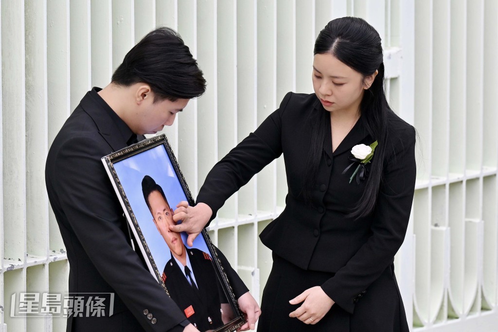 未婚妻Kiki在喪禮中告別摯愛，哭成淚人，場面心酸。資料圖片