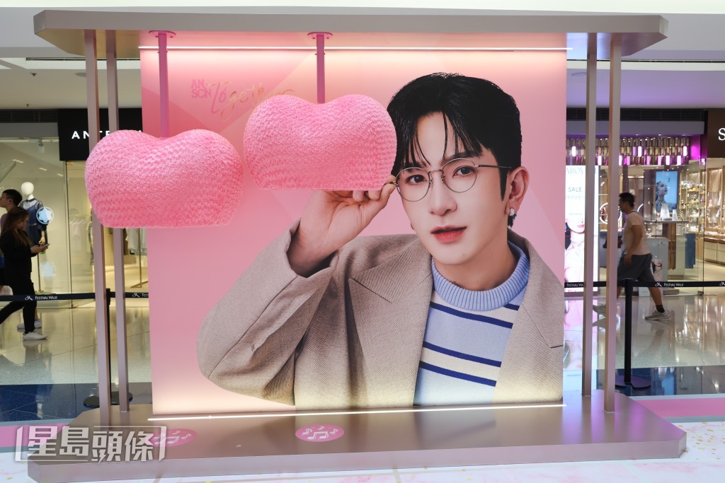現場有好多Anson Lo打卡位。
