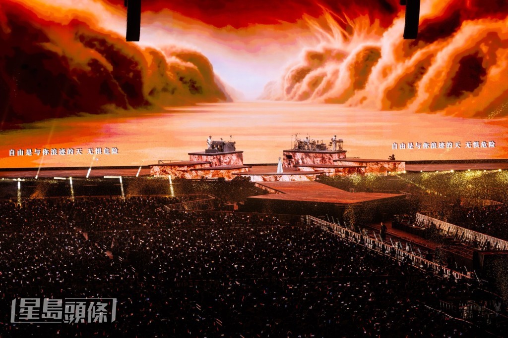 首次在演唱會現場演唱全新專輯先行曲〈自由的你〉。