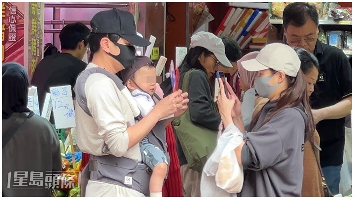 有不少人主動向「蕭哈哈」派利是。