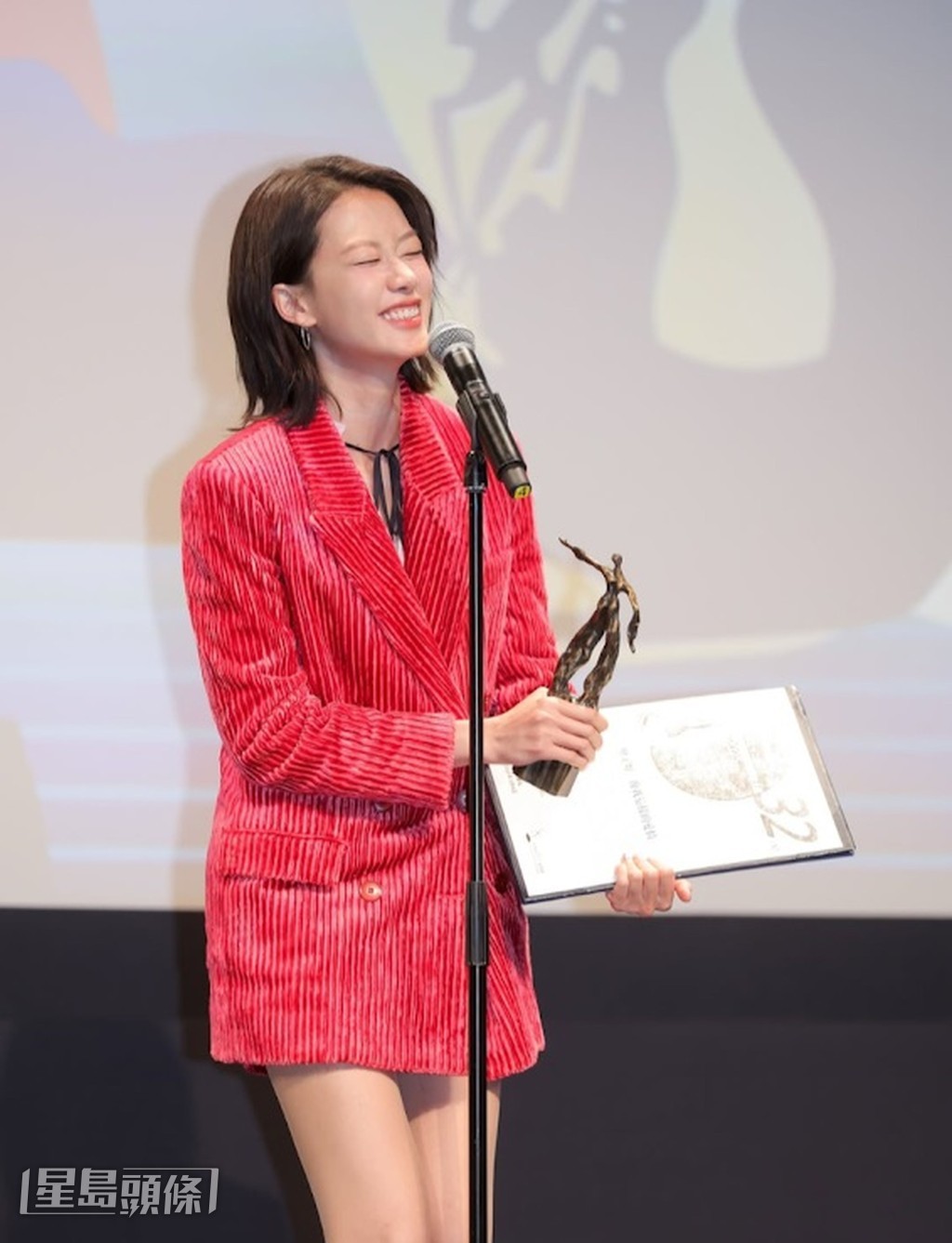 在香港電影評論學會及導演會年度頒獎禮中封后，令廖子妤升格成金像影后大熱。