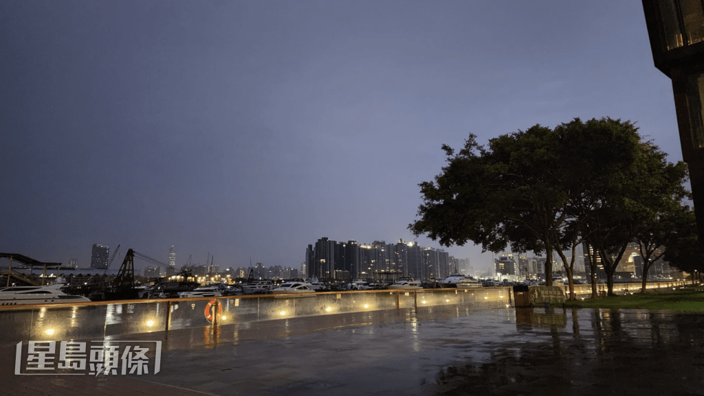 本港地區今日大致多雲,有一兩陣驟雨。黎志偉攝 本港地區今日大致多雲,有一兩陣驟雨。黎志偉攝