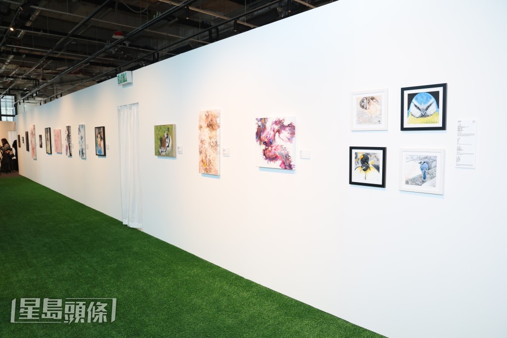 畫展展出逾20幅畫作。