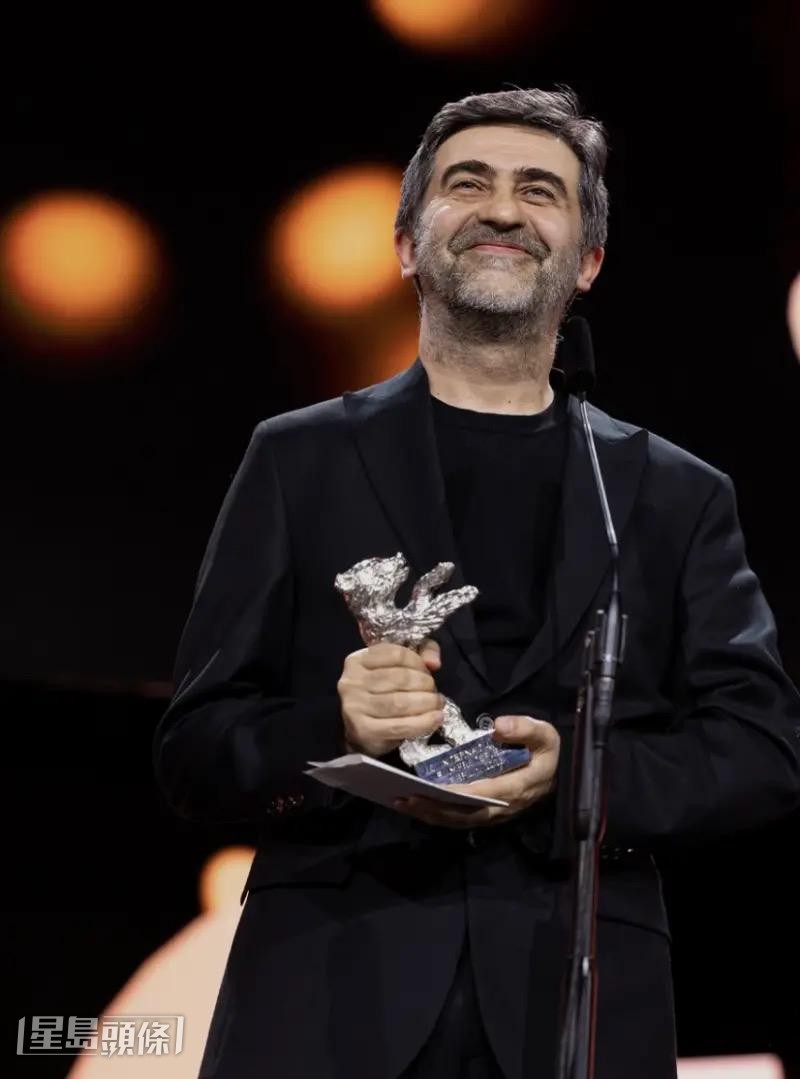 《Salvation》导演Emin Alper致词时䡰援巴勒斯坦。