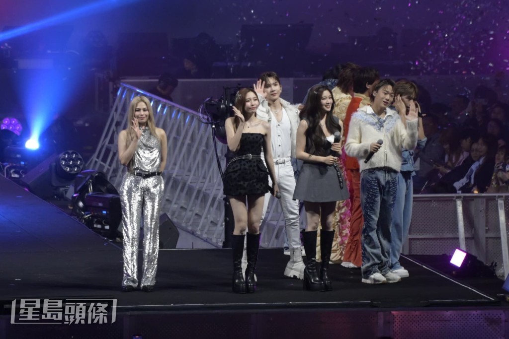Gin Lee好开心今日以广东歌的形式做演唱会。