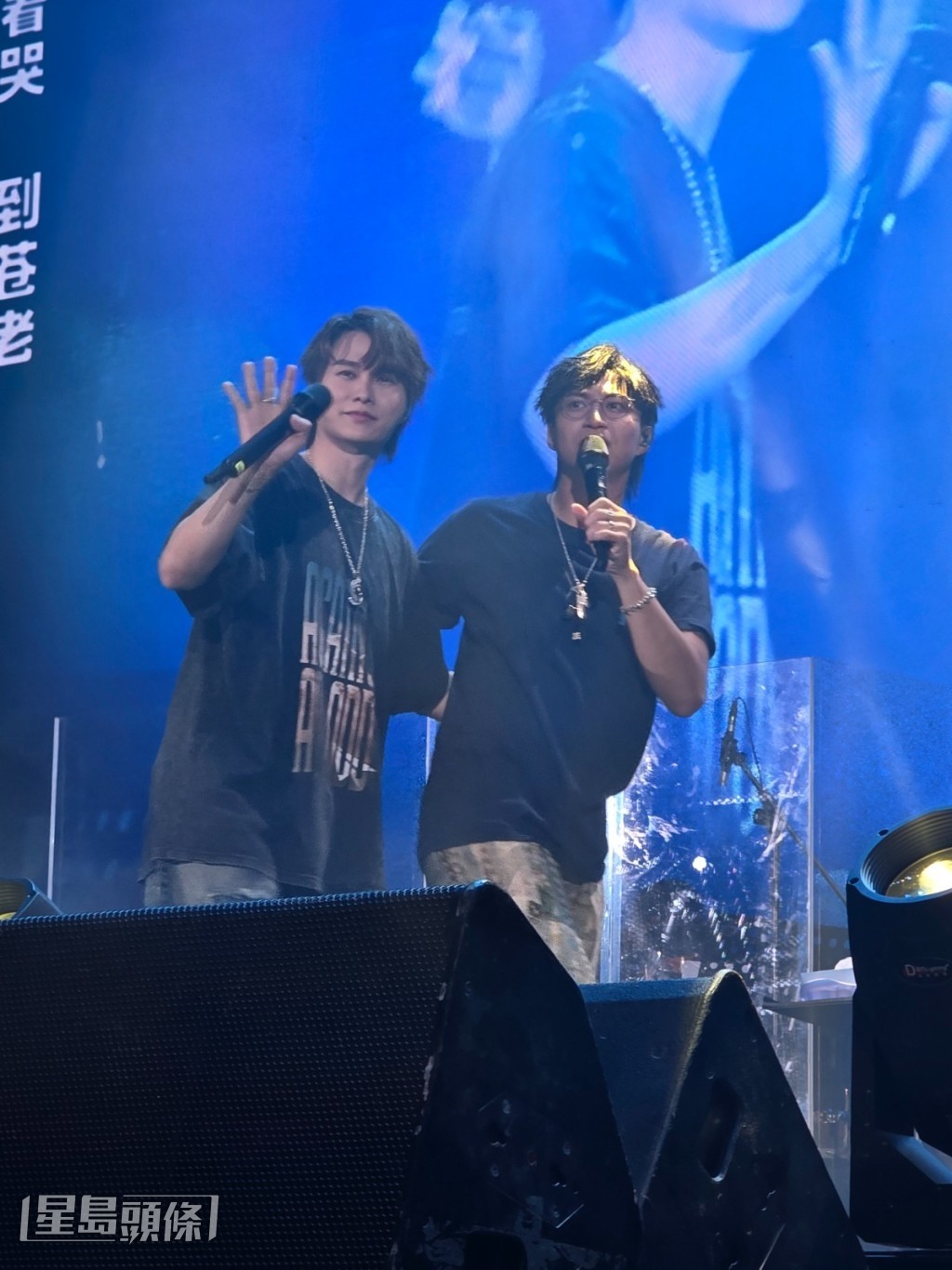 二人都希望之後可以去更多地方巡演。