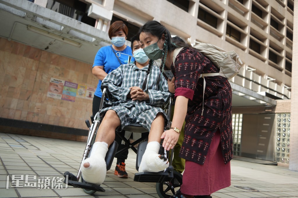 在啟德郵輪碼頭塌閘事故中受傷的保安員何先生須切除部分腳掌及腳趾保命。資料圖片 在啟德郵輪碼頭塌閘事故中受傷的保安員何先生須切除部分腳掌及腳趾保命。資料圖片