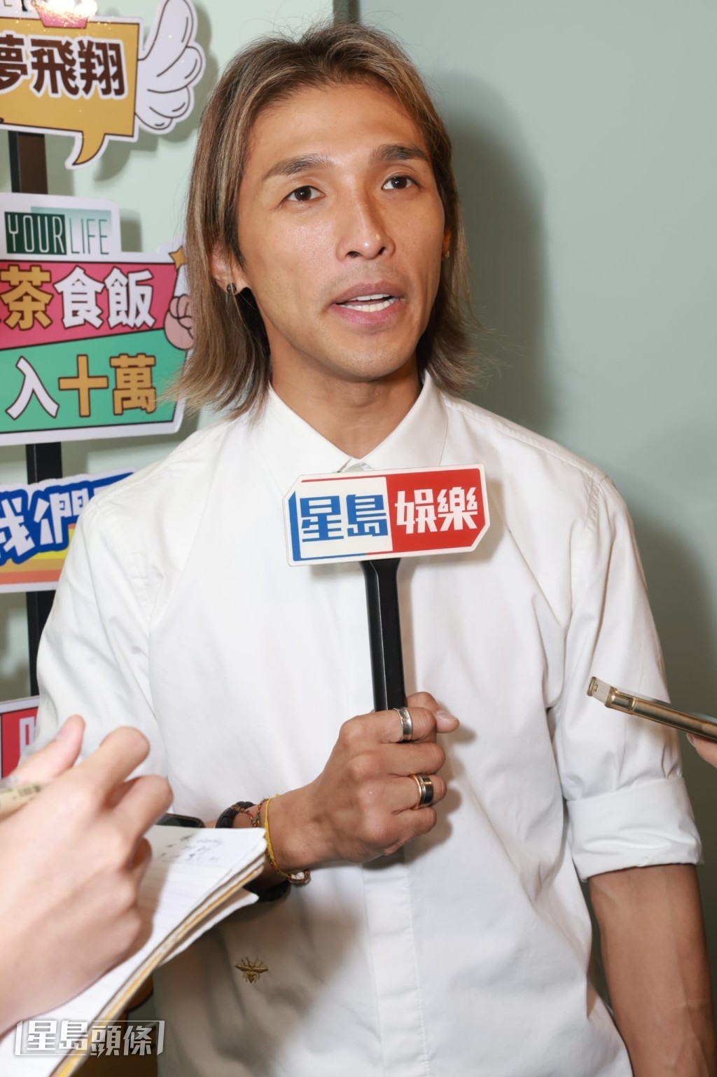 黃又南 計劃添置新車:「買部大家坐得舒服嘅七人車,載媽媽、家姐同經理人。」 黃又南 計劃添置新車:「買部大家坐得舒服嘅七人車,載媽媽、家姐同經理人。」