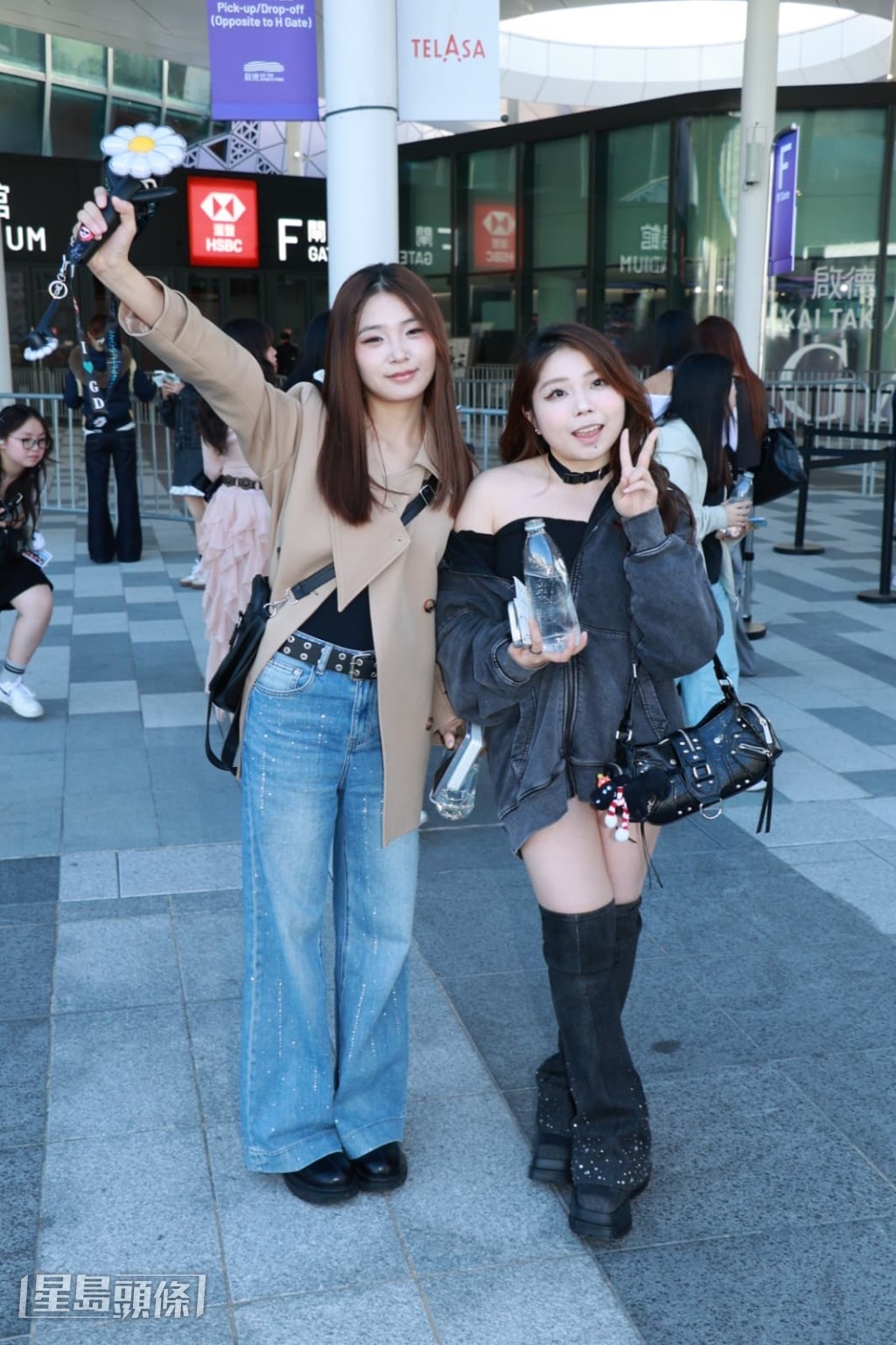 粉絲心情興奮可見偶像。 粉絲心情興奮可見偶像。