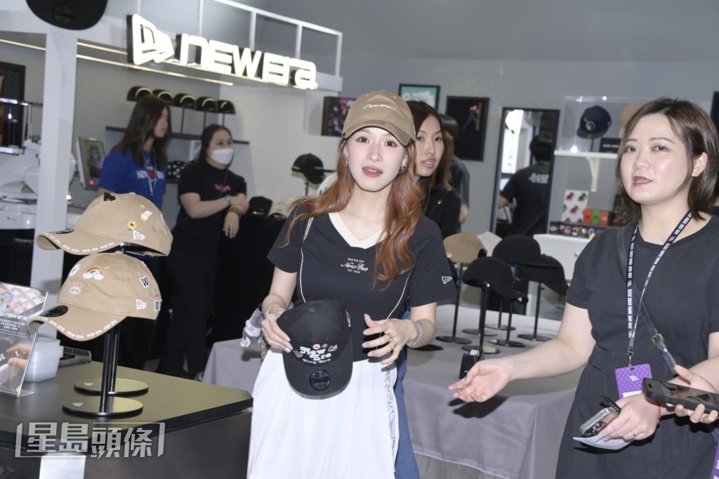 伍允龍女友李蔓瑩亦有同場工作。