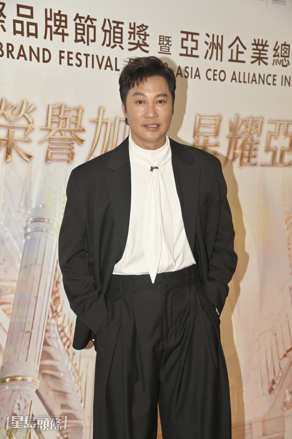 譚耀文遇臨場加戲同比堅尼Ｍodel親熱即拒絕。