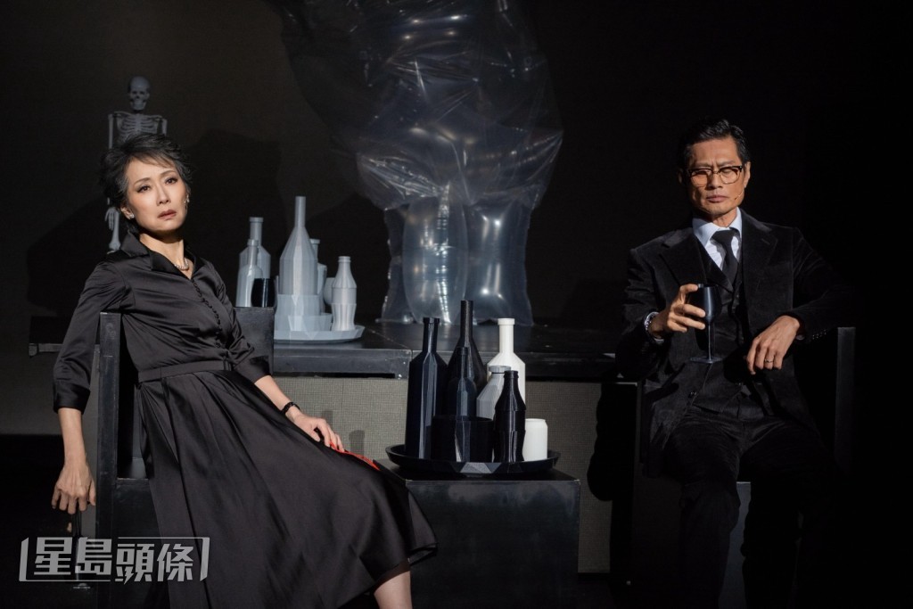 《唔講得》由葉童和黃德斌領銜主演。 《唔講得》由葉童和黃德斌領銜主演。