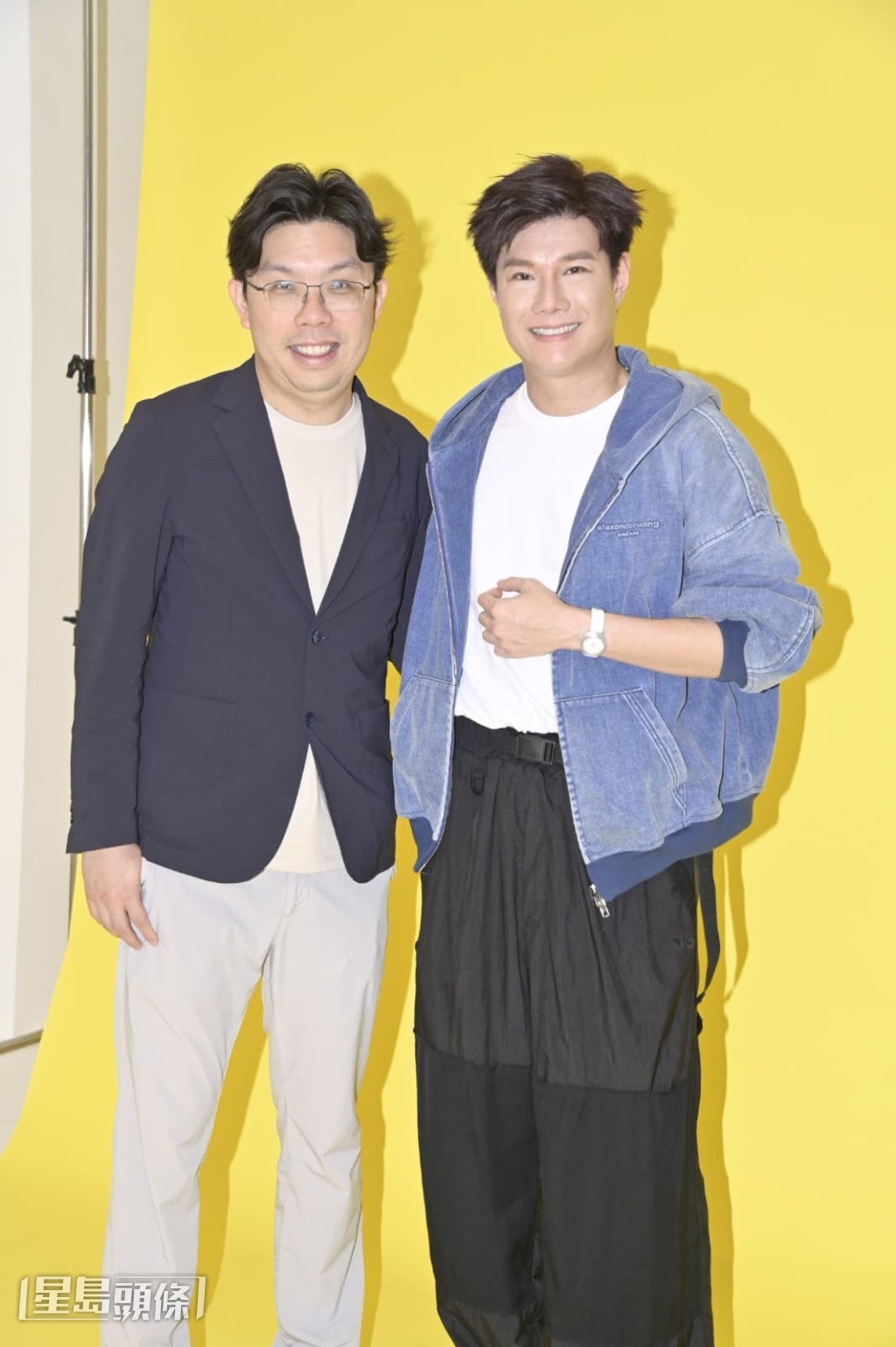 張與辰為本地腕錶品牌拍攝宣傳照,品牌創辦人沈慧林親自到場探班。 張與辰為本地腕錶品牌拍攝宣傳照,品牌創辦人沈慧林親自到場探班。