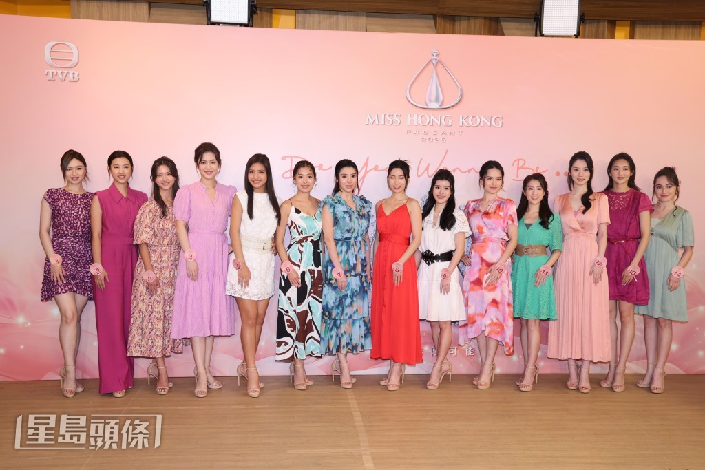 一班佳麗獲謝寧、陳法蓉、朱凱婷、麥美恩幾位師姐親自給予選美貼士。