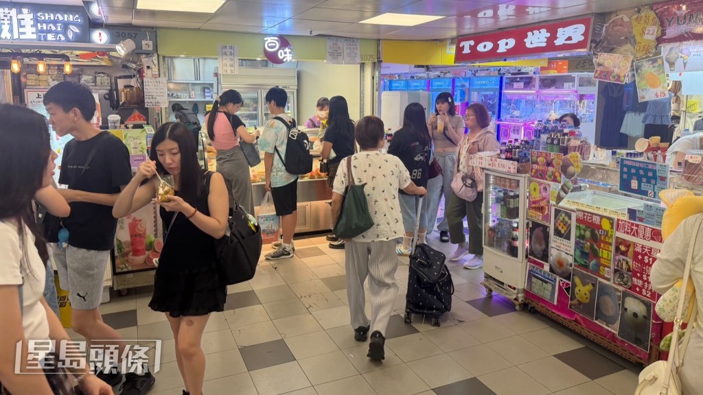 「Top世界」外人山人海的情況。