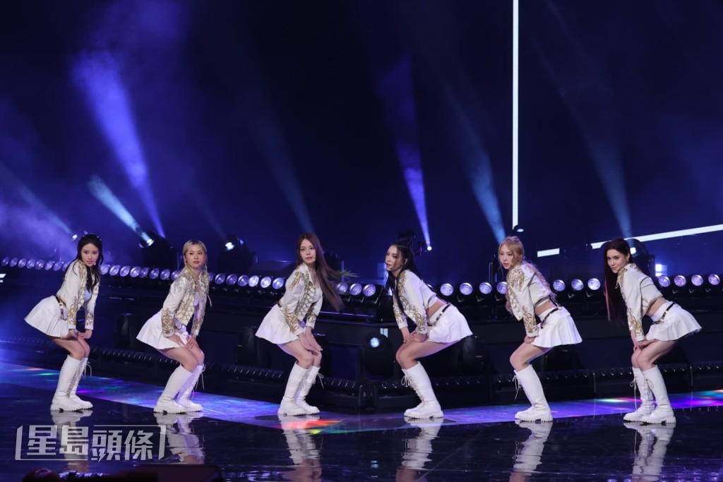 「魔音女團」宋宛穎、倪樂琳、莊子璇、喬美莎、倪嘉雯和盧映彤為《萬眾同心公益金》演出,宣布以「MYNT」正式出道。 「魔音女團」宋宛穎、倪樂琳、莊子璇、喬美莎、倪嘉雯和盧映彤為《萬眾同心公益金》演出,宣布以「MYNT」正式出道。