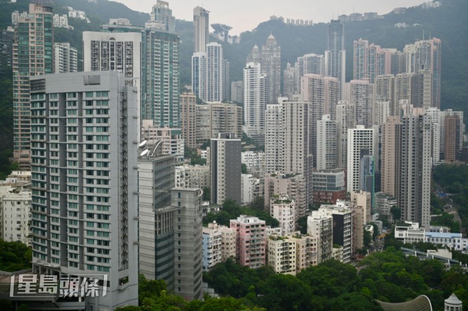 唐英年认为，政府今日面临的财政问题不只是香港，内地、全世界政府亦一样严峻。资料图片