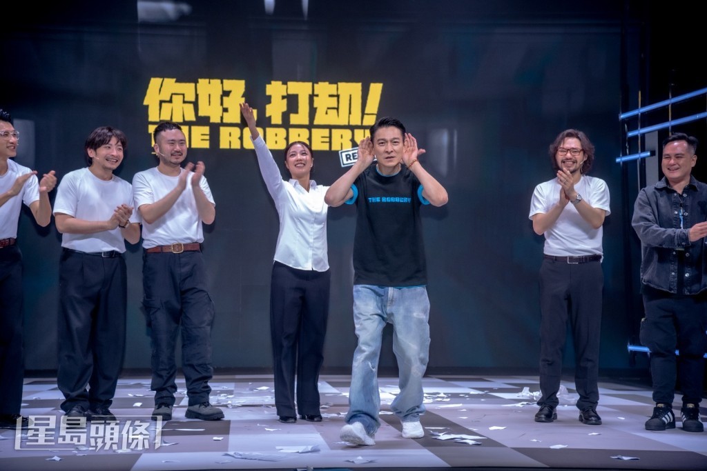華仔完場時更現身與演員們一起謝幕，令現場觀眾驚喜萬分。