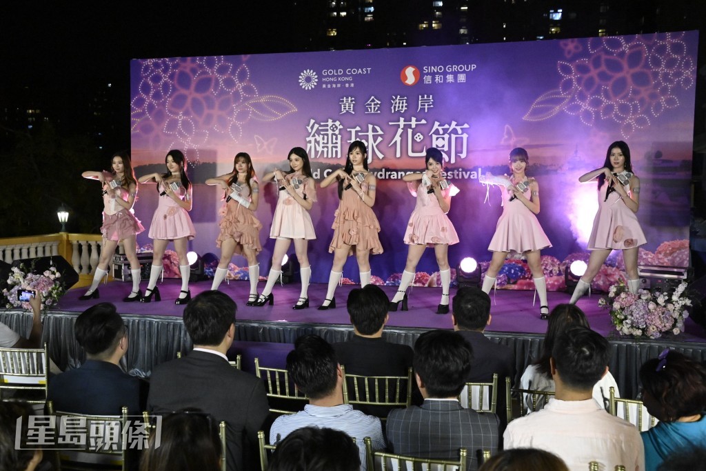 Sinnie指繡球花象徵友情和團結,有如Lolly Talk團結的想法。 Sinnie指繡球花象徵友情和團結,有如Lolly Talk團結的想法。