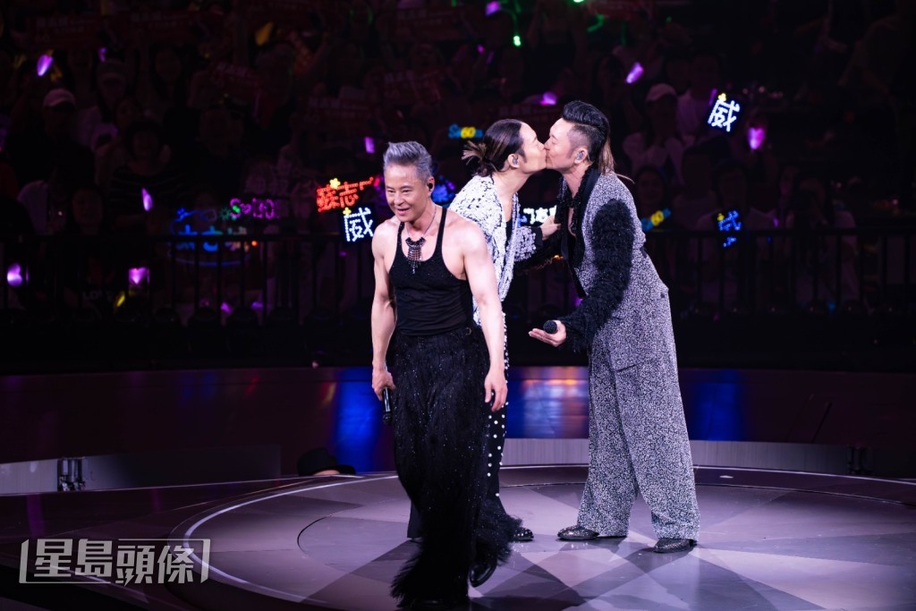 蘇志威說：「好開心呢度有1萬2千人同我擺60大壽，係個天俾我嘅恩賜！」
