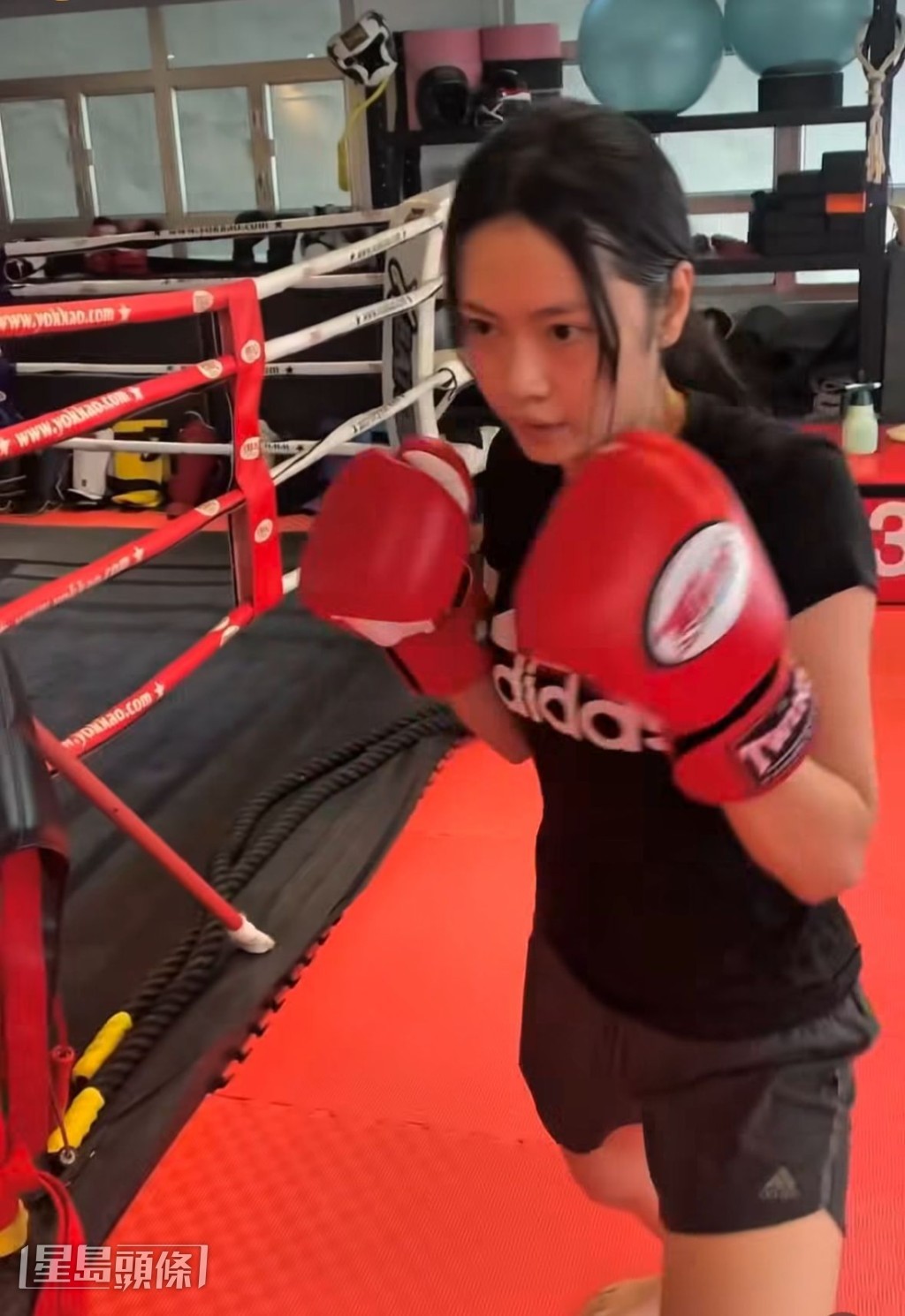 游游經常在社交平台分享做運動的影片。