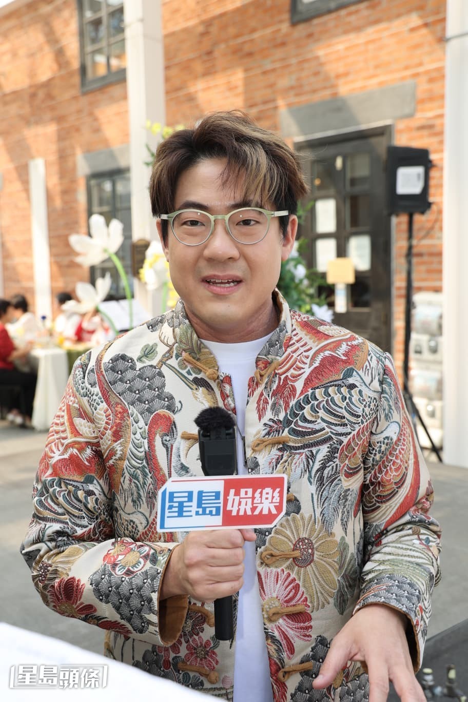 他說這次大型演出需要花幾個月作事前準備。