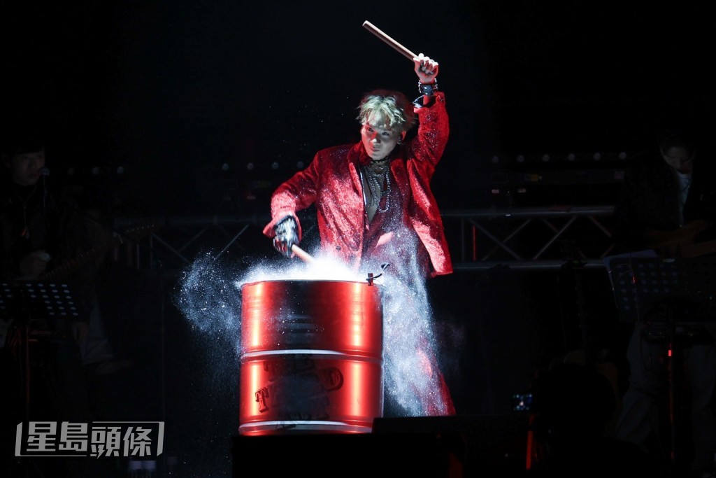 吉吉敲打油桶鼓,power到爆! 吉吉敲打油桶鼓,power到爆!