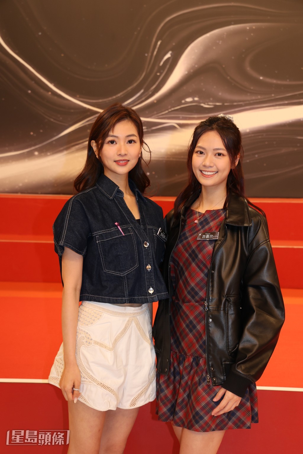 郭柏妍和游嘉欣到將軍澳電視城參加《魔音女團》海選。