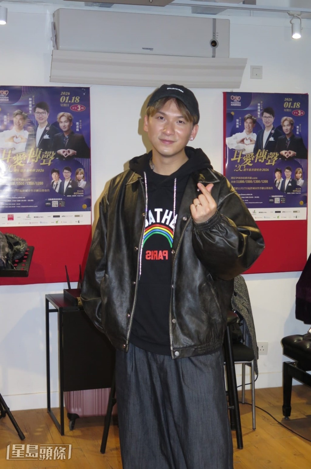 周吉佩透露當年做記者因感冒引致左耳降聽力,有兩星期只得三成聽力。 周吉佩透露當年做記者因感冒引致左耳降聽力,有兩星期只得三成聽力。