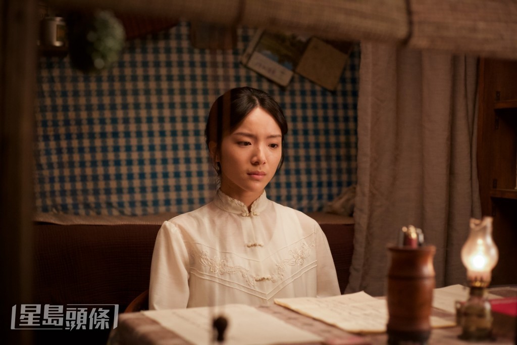 這部由新銳導演藍鴻春執導的最新力作,憑藉極致真摯的故事與情感,打動了內地千萬觀眾。 這部由新銳導演藍鴻春執導的最新力作,憑藉極致真摯的故事與情感,打動了內地千萬觀眾。