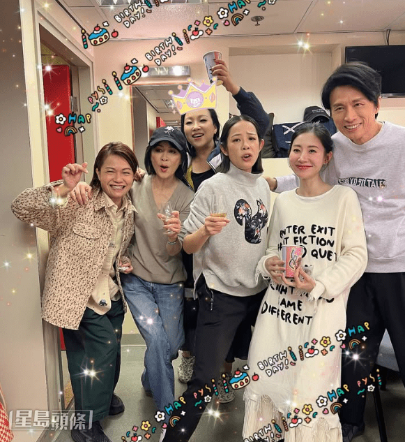 蝦頭上年與劉嘉玲、黃子華合演舞台劇《香港式離婚》。 蝦頭上年與劉嘉玲、黃子華合演舞台劇《香港式離婚》。