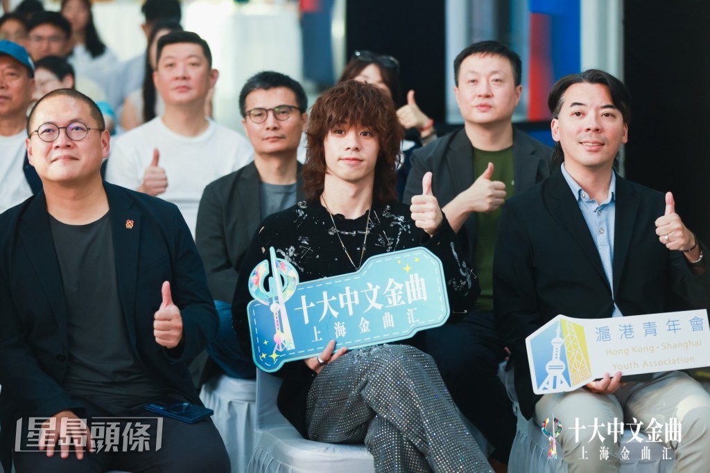  曾比特（Mike）日前以香港唯一代表歌手身份，獲邀出席香港電台在上海舉辦的「十大中文金曲—上海金曲匯」活動。