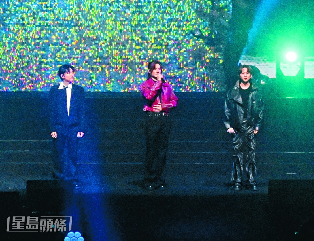 TELLER(右)早前與范卓賢(Jacky Fan、左)、MIRROR成員李駿傑(Jeremy、中)出席慈善騷。 TELLER(右)早前與范卓賢(Jacky Fan、左)、MIRROR成員李駿傑(Jeremy、中)出席慈善騷。